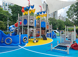 广场户外游乐设备海盗船儿童塑料组合滑滑梯｜广州塔四季天地案例